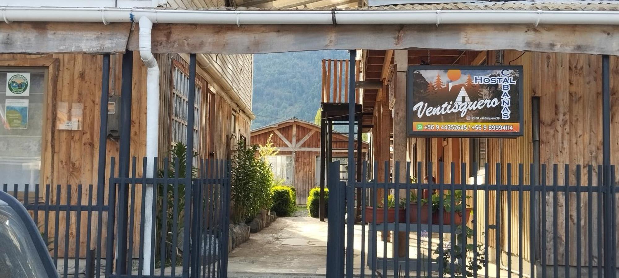 Hostal Y Cabanas Ventisquero Puerto Puyuguapi Exterior foto